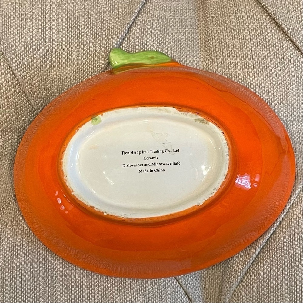 Pumpkin candy dish Ceramic Dishwasher and Microwave safe - Picture 2 of 5